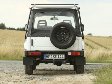 Suzuki Samurai, Внедорожник Открытый — вид сзади