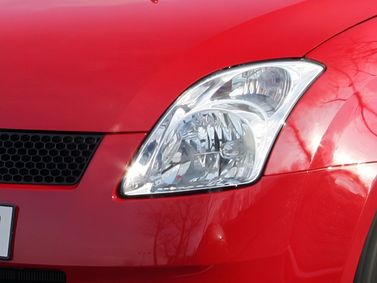 Suzuki Swift ثالثاً، هاتشباك 3 أبواب — المصباح الأمامي
