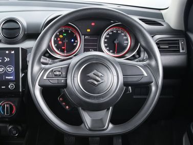 Suzuki Swift V، هاتشباك 5 أبواب — عجلة القيادة