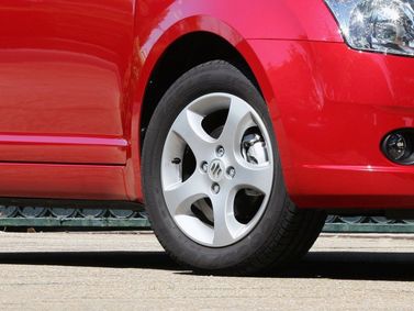 Suzuki Swift ثالثاً، هاتشباك 3 أبواب — جنط العجلة