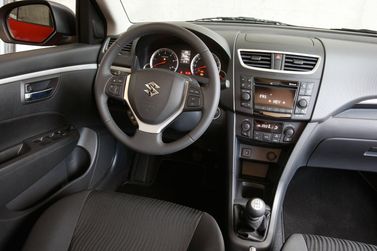 Suzuki Swift رابعاً، هاتشباك 5 أبواب — منطقة السائق