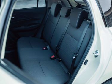 Suzuki Swift سادساً، هاتشباك 5 أبواب — المقاعد الخلفية
