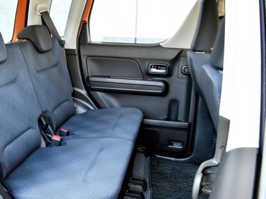 Suzuki Wagon R سادساً، هاتشباك 5 أبواب — المقاعد الخلفية