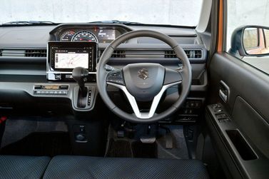 Suzuki Wagon R سادساً، هاتشباك 5 أبواب — منطقة السائق