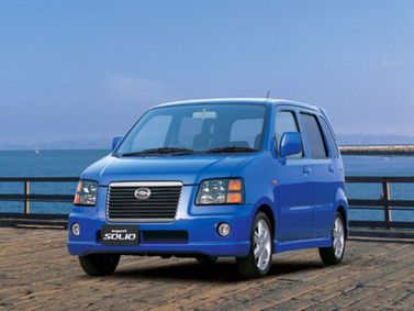 Suzuki Wagon R ثانياً، هاتشباك 5 أبواب Solio — منظر أمامي أيمن