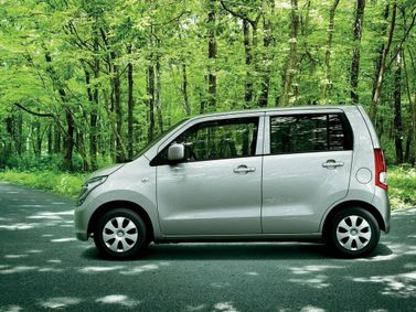 Suzuki Wagon R رابعاً، هاتشباك 5 أبواب — منظر من الجانب الأيسر