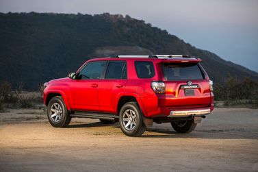 Toyota 4Runner فيس ليفت V، دفع رباعي 5 أبواب — منظر خلفي أيسر