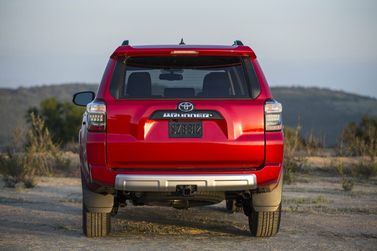 Toyota 4Runner فيس ليفت V، دفع رباعي 5 أبواب — منظر خلفي