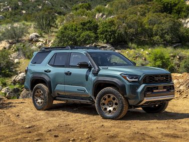 Toyota 4Runner VI, Внедорожник 5 дв. — вид спереди в три четверти