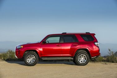 Toyota 4Runner فيس ليفت V، دفع رباعي 5 أبواب — منظر من الجانب الأيسر
