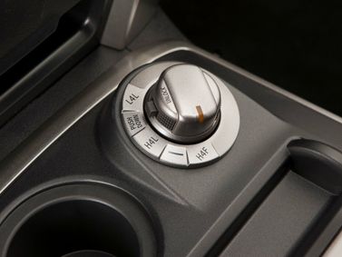 Toyota 4Runner V، دفع رباعي 5 أبواب — تفصيل داخلي