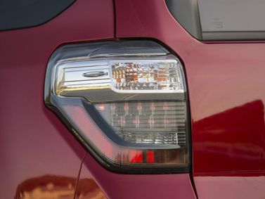 Toyota 4Runner فيس ليفت V، دفع رباعي 5 أبواب — المصباح الخلفي