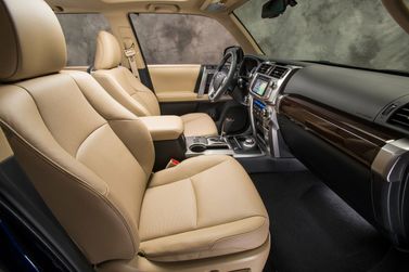 Toyota 4Runner فيس ليفت V، دفع رباعي 5 أبواب — منظر عام للمقصورة