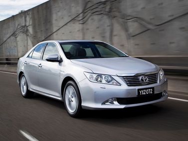 Toyota Aurion II, Седан — вид спереди слева