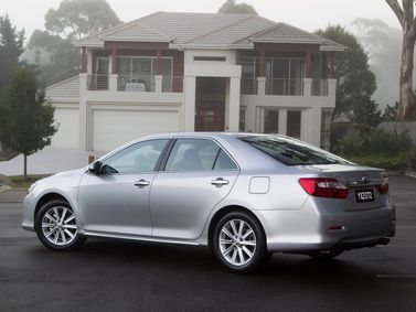 Toyota Aurion II, Седан — вид сзади справа