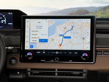 Toyota bZ4X I Рестайлинг, Внедорожник 5 дв. Touring — экран мультимедийной системы