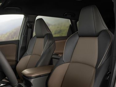 Toyota bZ4X I Рестайлинг, Внедорожник 5 дв. Touring — передние сиденья