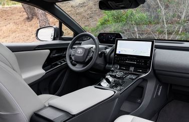 Toyota bZ4X I, Внедорожник 5 дв. — место водителя