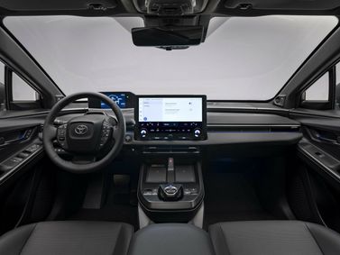 Toyota bZ4X I Рестайлинг, Внедорожник 5 дв. — место водителя