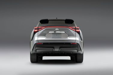 Toyota bZ4X I, Внедорожник 5 дв. — вид сзади