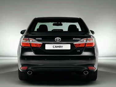 Toyota Camry عملية فيس ليفت VII (XV50)، سيدان — منظر خلفي