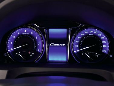 Toyota Camry عملية فيس ليفت VII (XV50)، سيدان — لوحة العدادات