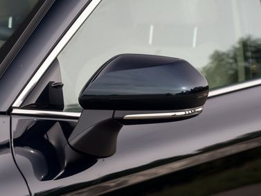 Toyota Camry VIII (XV70)، سيدان — مرآة جانبية