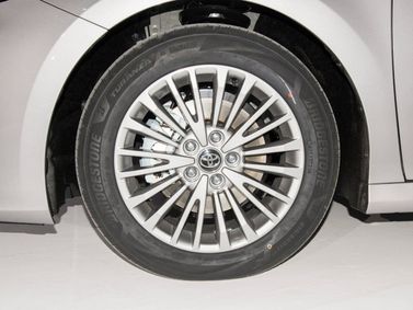 Toyota Camry التاسع (XV80) سوق الصين التاسع (XV80)، سيدان — جنط العجلة