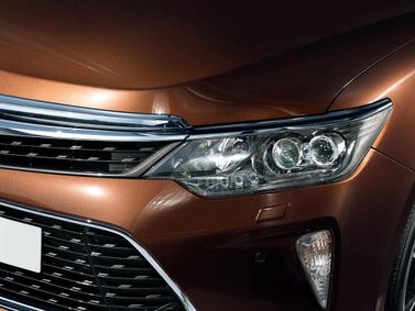Toyota Camry عملية فيس ليفت VII (XV50) 2، سيدان — المصباح الأمامي