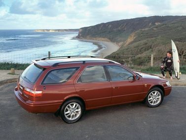 Toyota Camry IV (XV20)، واجون 5 أبواب Gracia — منظر خلفي أيمن