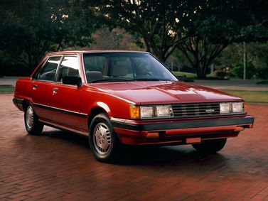 Toyota Camry I (V10)، سيدان — منظر أمامي أيمن