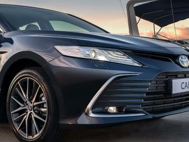 Toyota Camry عملية فيس ليفت VIII (XV70)، سيدان — منظر أمامي