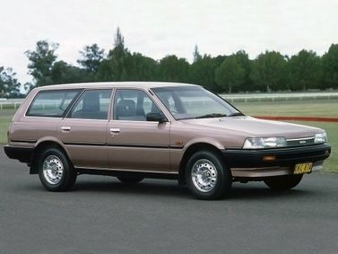 Toyota Camry II (V20)، واجون 5 أبواب — منظر أمامي أيمن