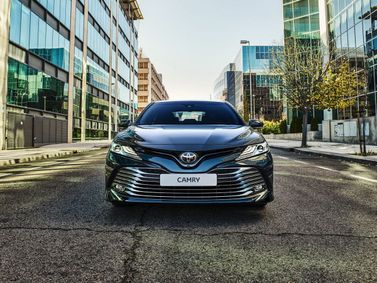 Toyota Camry VIII (XV70)، سيدان — منظر أمامي