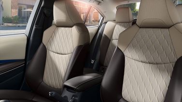 Toyota Corolla XII (E210)، سيدان — المقاعد الأمامية