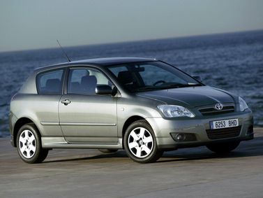 Toyota Corolla عملية فيس ليفت IX (E120، E130)، هاتشباك 3 أبواب — منظر أمامي أيمن