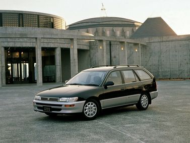 Toyota Corolla سابعاً (E100)، واجون 5 أبواب — منظر أمامي أيسر