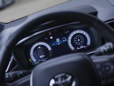 Toyota Corolla عملية فيس ليفت XII (E210)، واجون 5 أبواب Touring — لوحة العدادات