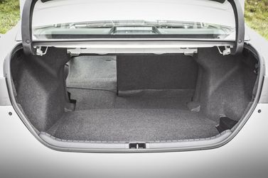 Toyota Corolla XI (E160، E170، E180)، سيدان — حجرة الأمتعة