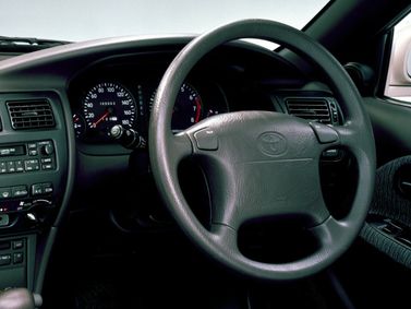 Toyota Corolla سابعاً (E100)، واجون 5 أبواب — منطقة السائق