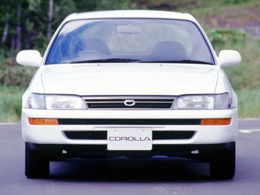 Toyota Corolla سابعاً (E100)، سيدان — منظر أمامي