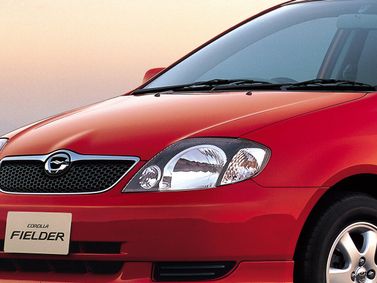 Toyota Corolla ix (e120، e130)، واجون 5 أبواب Fielder — منظر أمامي أيمن