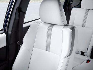 Toyota Corolla عملية فيس ليفت XI (E160، E170) 2، واجون 5 أبواب Fielder — المقاعد الأمامية