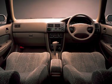 Toyota Corolla ثامناً (E110)، سيدان — لوحة القيادة