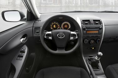 Toyota Corolla فيس ليفت X (E140، E150)، سيدان — منطقة السائق
