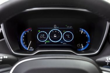 Toyota Corolla XII (E210)، سيدان — لوحة العدادات