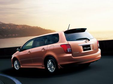 Toyota Corolla X (E140، E150)، واجون 5 أبواب Fielder — منظر خلفي أيمن