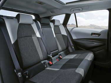 Toyota Corolla XII (E210)، واجون 5 أبواب — المقاعد الخلفية