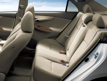 Toyota Corolla فيس ليفت X (E140، E150)، سيدان Axio — المقاعد الخلفية
