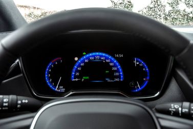 Toyota Corolla XII (E210)، واجون 5 أبواب — لوحة العدادات